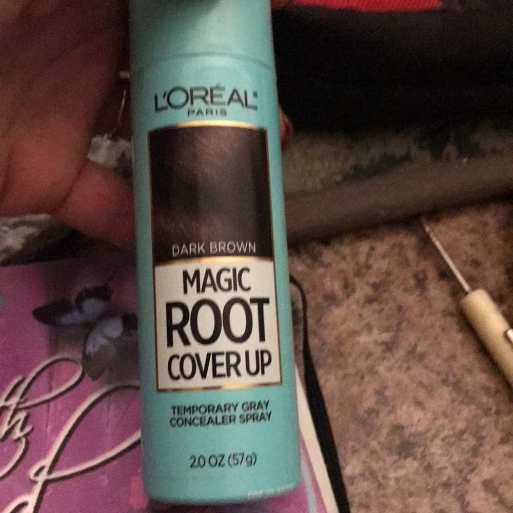 L’Oréal Paris dark brown magic  root cover up.